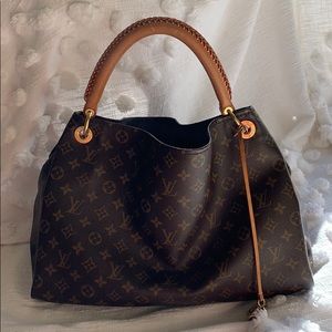 Louis Vuitton artsy bag